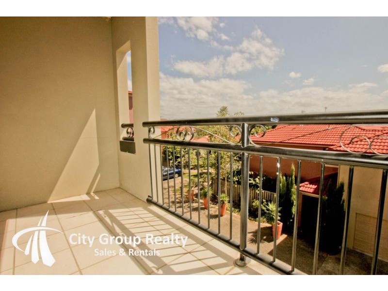 2 Geraldton Drive, Varsity Lakes QLD 4227