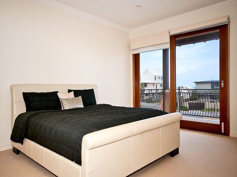 14 Fraser Avenue, Mermaid Beach QLD 4218