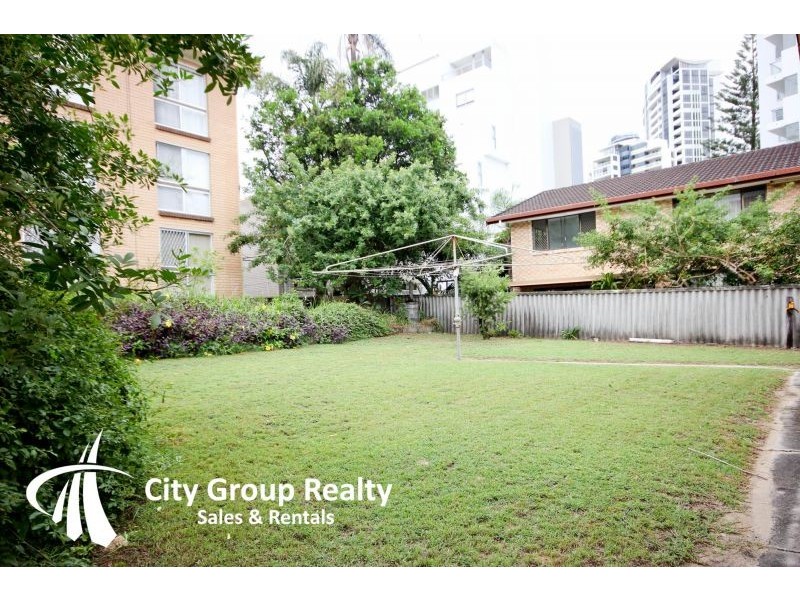 2/13 Jubilee Avenue, Broadbeach QLD 4218