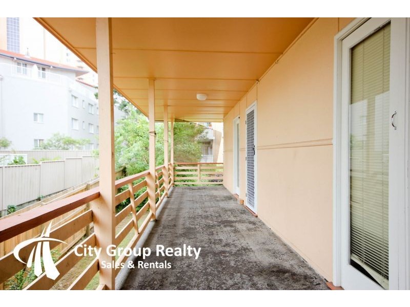 2/13 Jubilee Avenue, Broadbeach QLD 4218