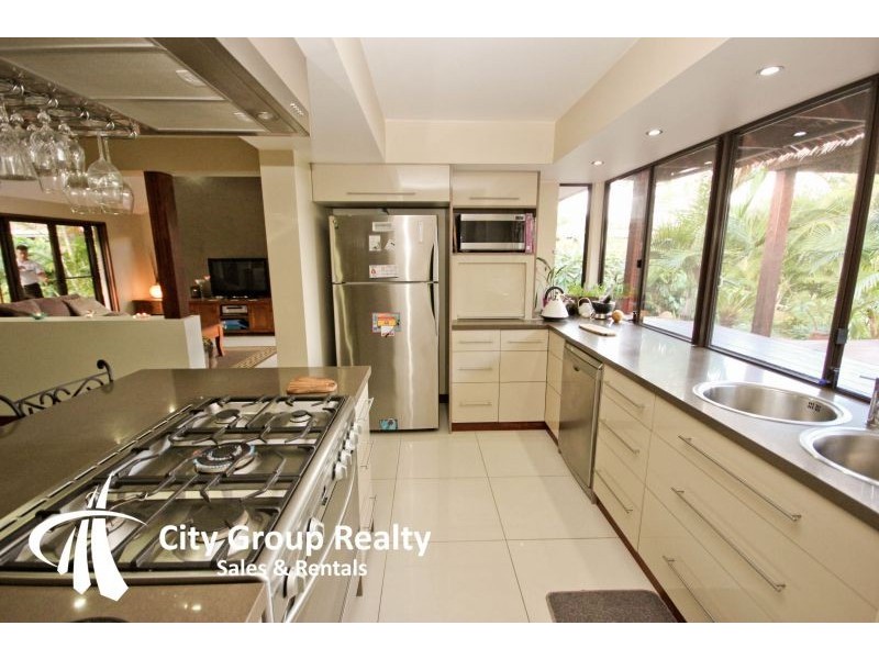 5 Long Island Ct, Mermaid Waters QLD 4218