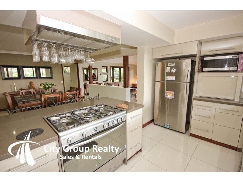 5 Long Island Ct, Mermaid Waters QLD 4218