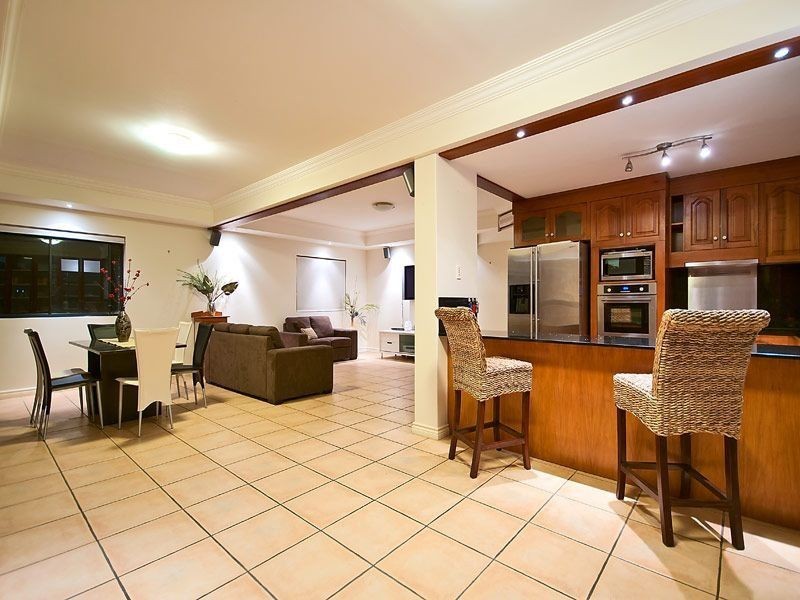 14 Fraser Avenue, Miami QLD 4220