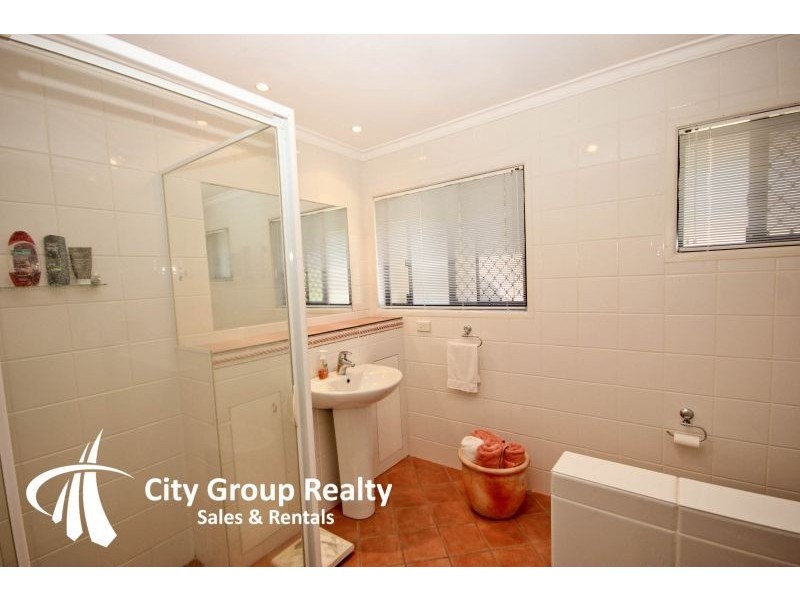 70 Boomerang Cr, Sorrento QLD 4217