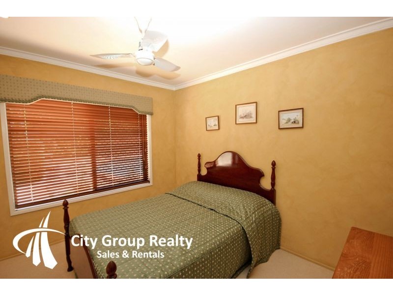 70 Boomerang Cr, Sorrento QLD 4217