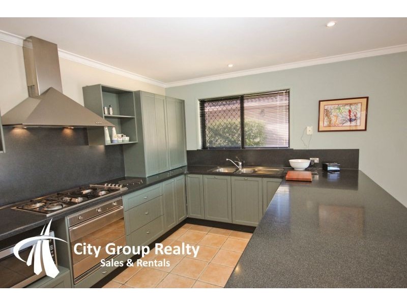 70. Boomerang Cr, Surfers Paradise QLD 4217