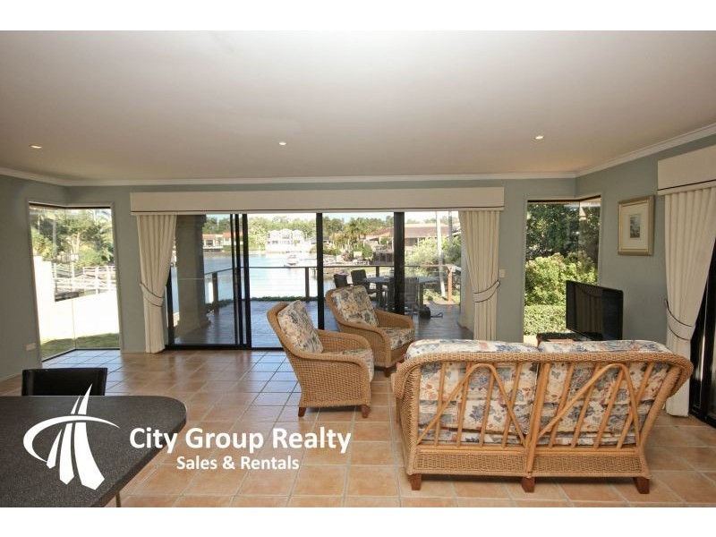 70. Boomerang Cr, Surfers Paradise QLD 4217