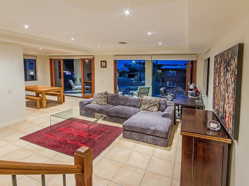 14 Fraser Ave, Mermaid Beach QLD 4218