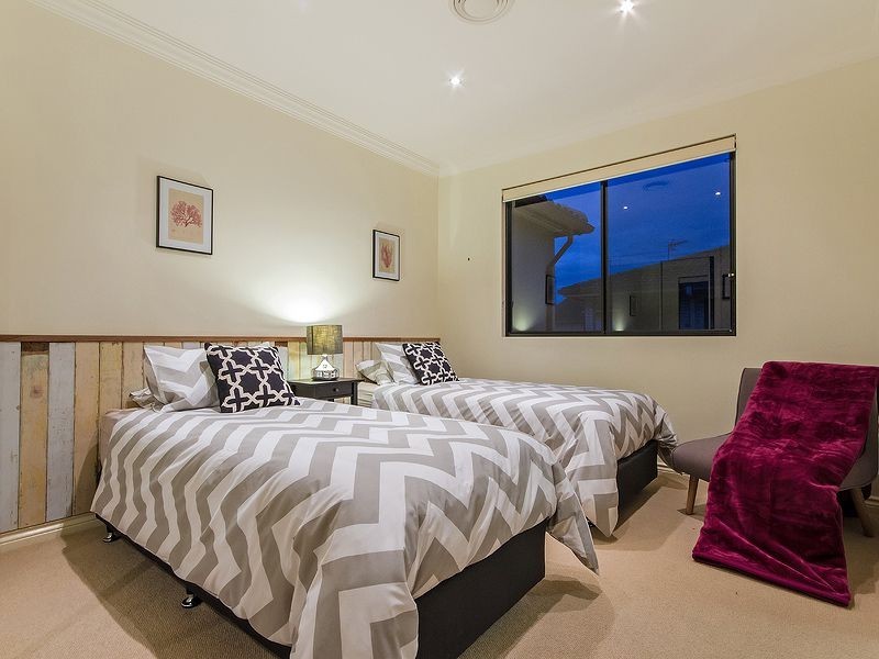 14 Fraser Ave, Mermaid Beach QLD 4218