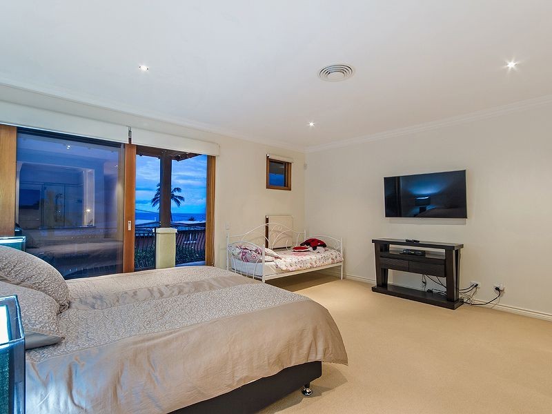 14 Fraser Ave, Mermaid Beach QLD 4218