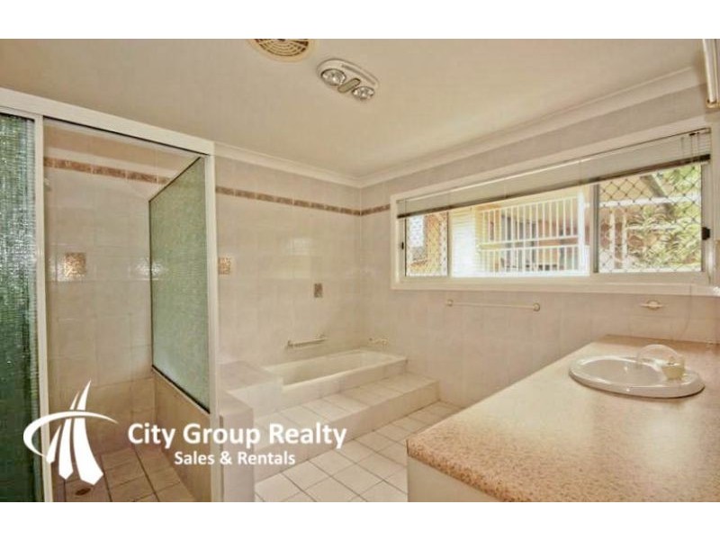 40 Cypress Drive, Broadbeach Waters QLD 4218