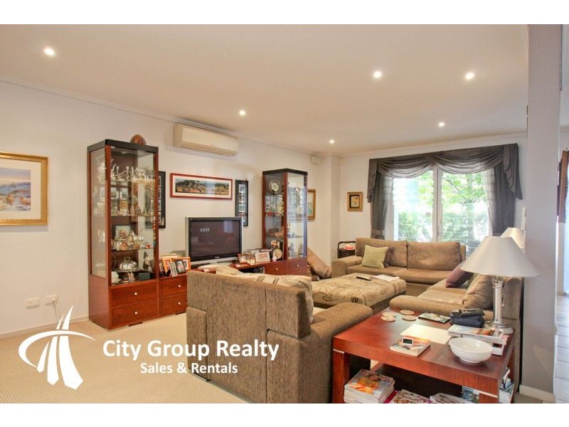 16 Lader Terrace, Varsity Lakes QLD 4227
