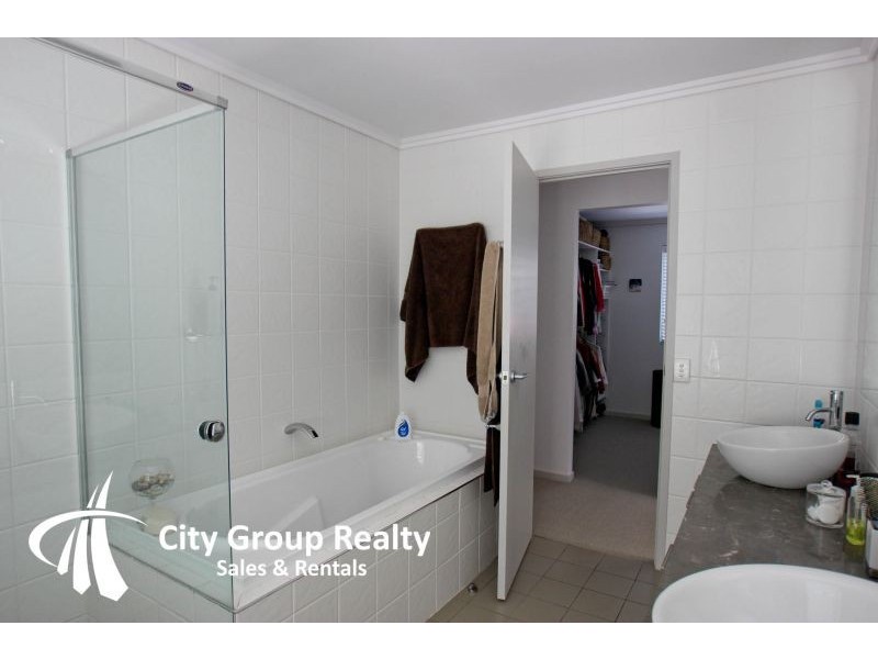 16 Lader Terrace, Varsity Lakes QLD 4227