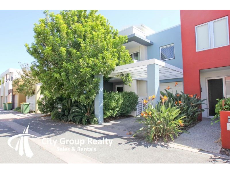 16 Lader Terrace, Varsity Lakes QLD 4227