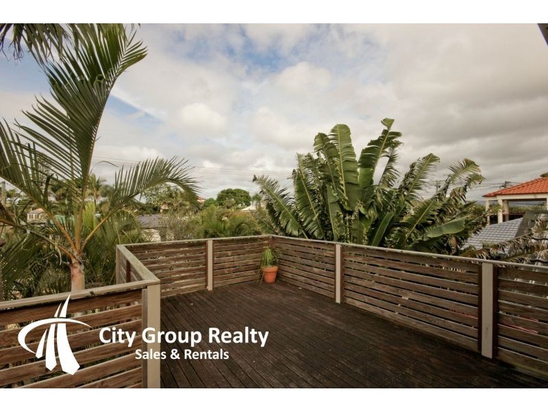 19 Twenty Fifth Av, Palm Beach QLD 4221