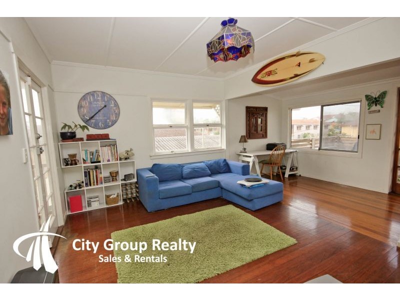 19 Twenty Fifth Av, Palm Beach QLD 4221