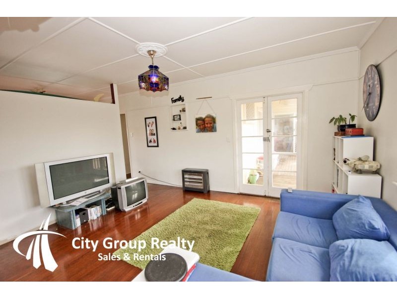 19 Twenty Fifth Av, Palm Beach QLD 4221