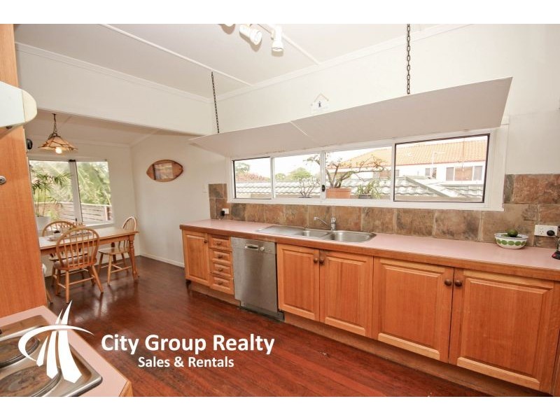 19 Twenty Fifth Av, Palm Beach QLD 4221