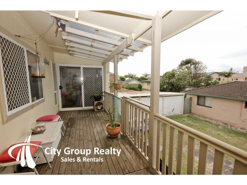 19 Twenty Fifth Av, Palm Beach QLD 4221