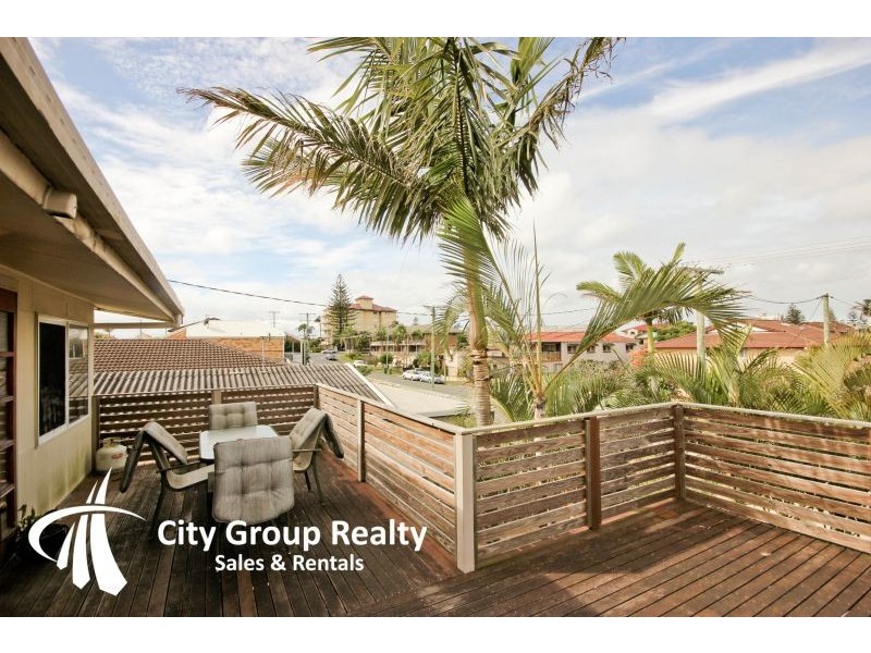 19 Twenty Fifth Av, Palm Beach QLD 4221