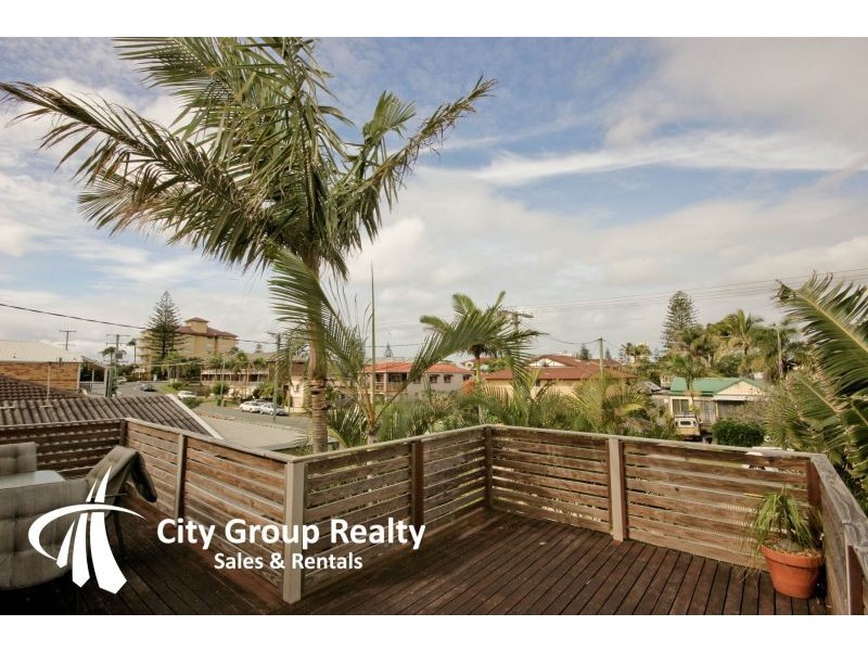 19 Twenty Fifth Av, Palm Beach QLD 4221