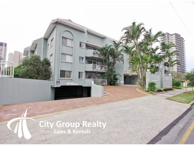 11 Breaker Street, Main Beach QLD 4217