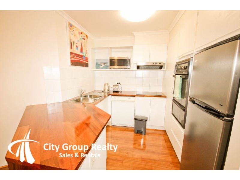 11 Breaker Street, Main Beach QLD 4217