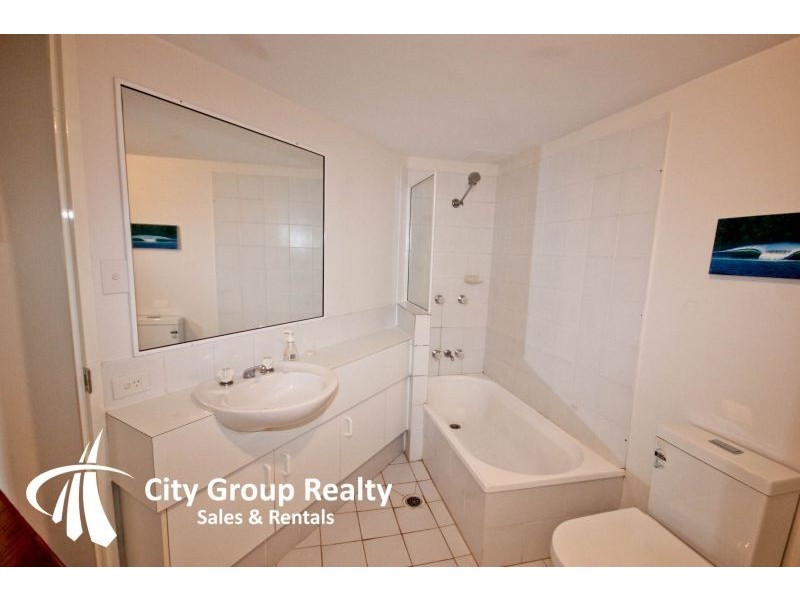 11 Breaker Street, Main Beach QLD 4217