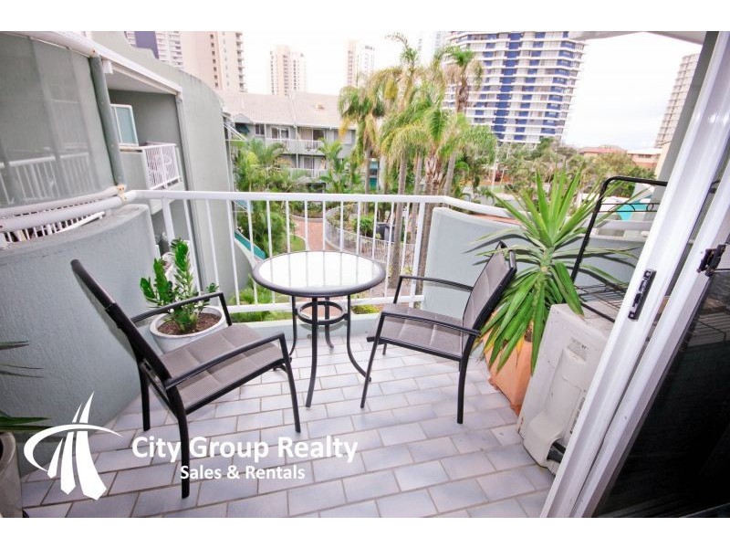 11 Breaker Street, Main Beach QLD 4217