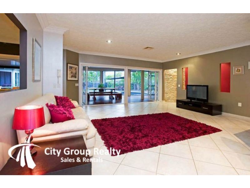 18 Nirvana Court, Runaway Bay QLD 4216