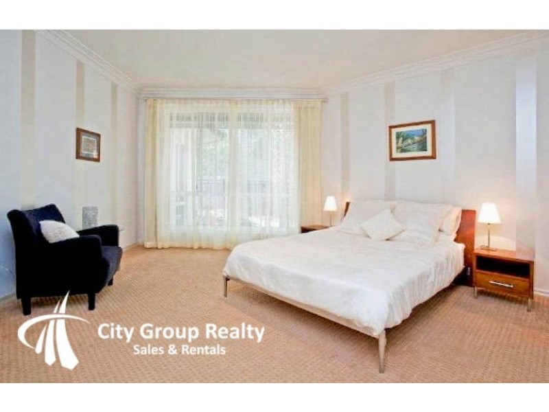 18 Nirvana Court, Runaway Bay QLD 4216