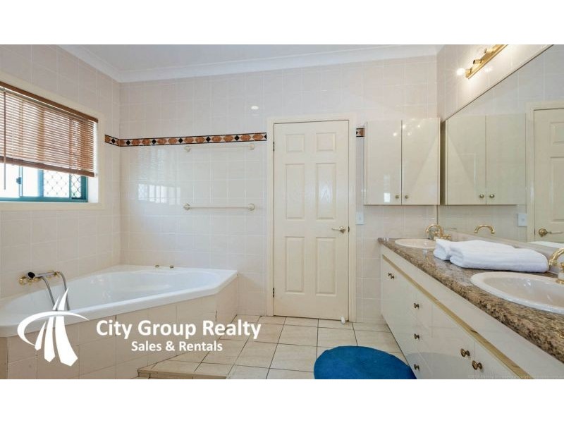 Chevron Island QLD 4217