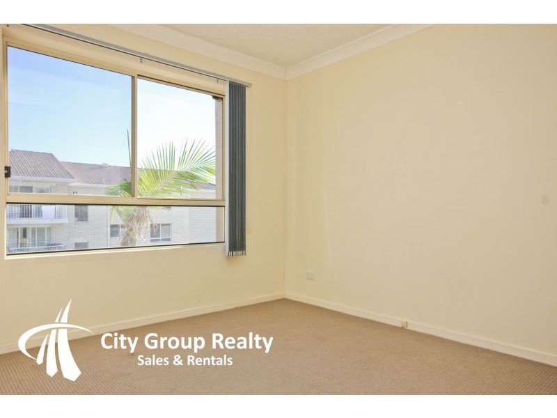 4 Mountainview Ave, Miami QLD 4220