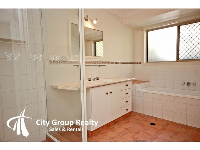 476 Oxley Drive, Runaway Bay QLD 4216