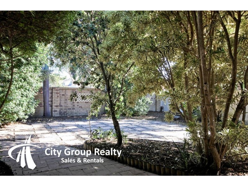 476 Oxley Drive, Runaway Bay QLD 4216