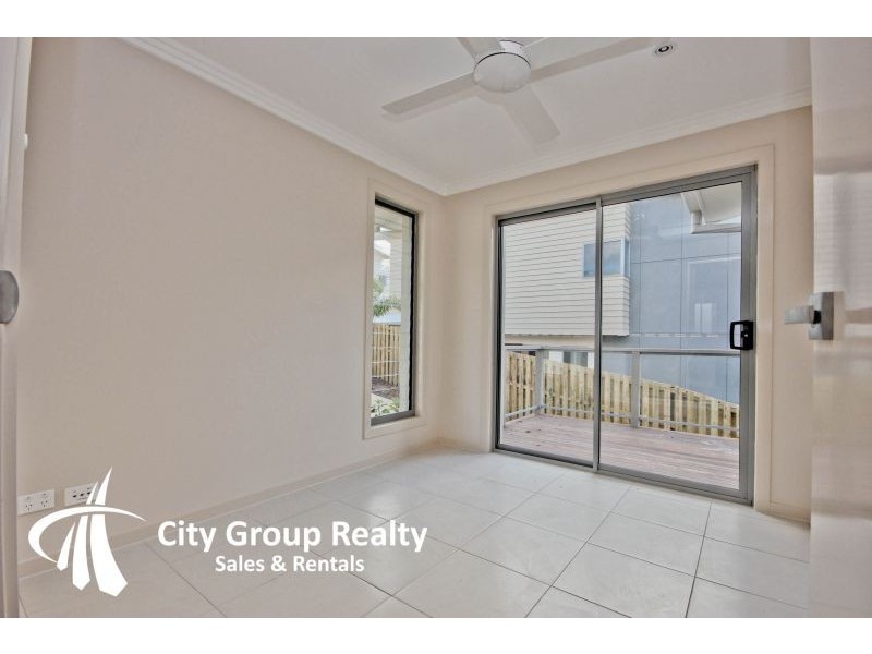 39B Diamantina, Pacific Pines QLD 4211