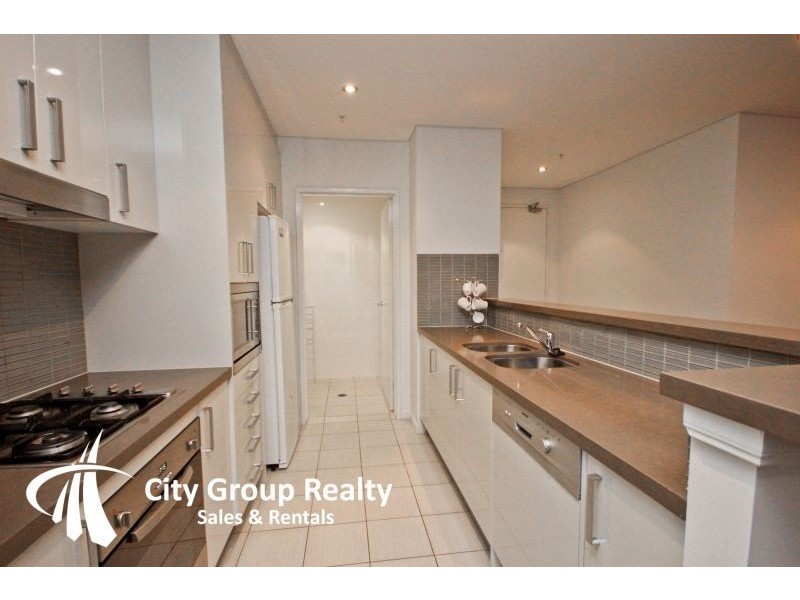 704/4 Como Crescent, Southport QLD 4215