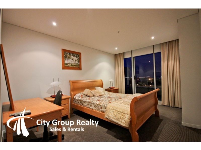 704/4 Como Crescent, Southport QLD 4215