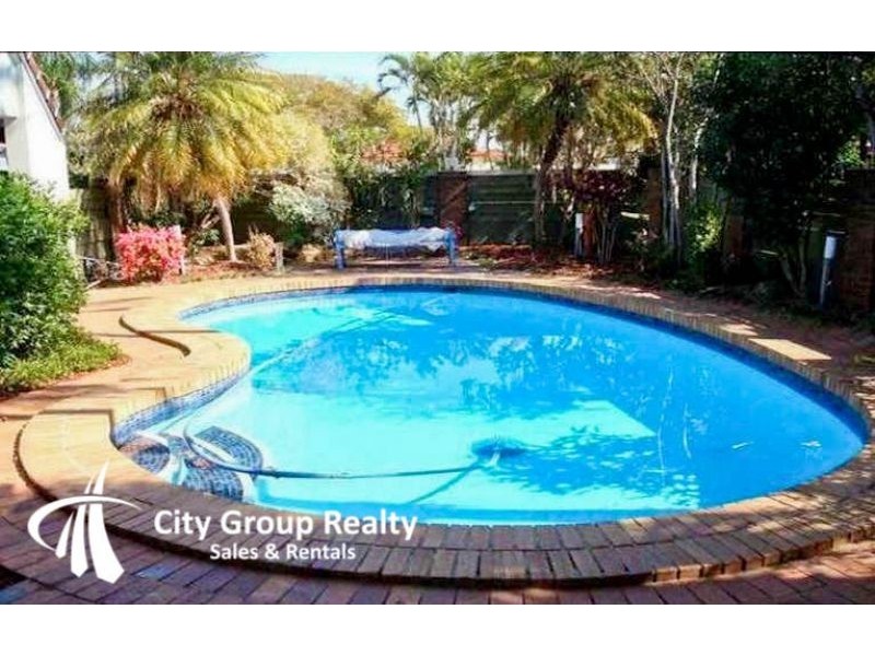 12 Emu Court, Sorrento QLD 4217