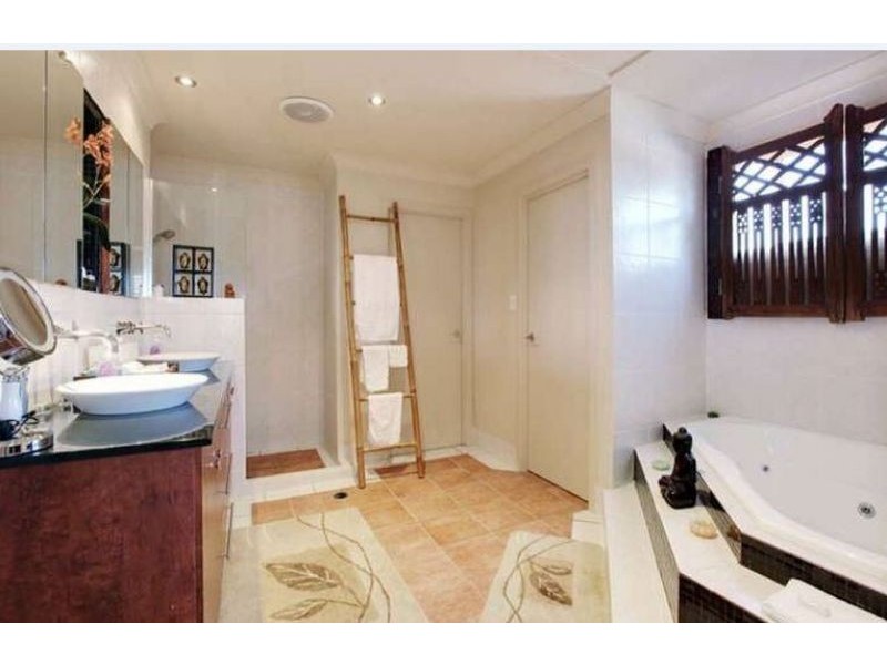 Broadbeach Waters QLD 4218