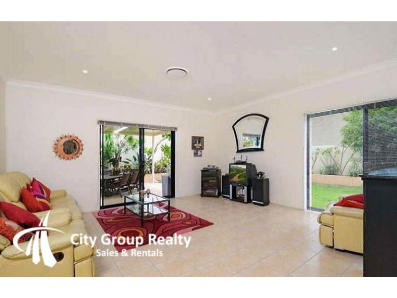 77 Edinburgh Road, Benowa QLD 4217