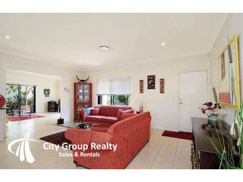 77 Edinburgh Road, Benowa QLD 4217