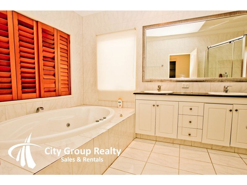 Chevron Island QLD 4217