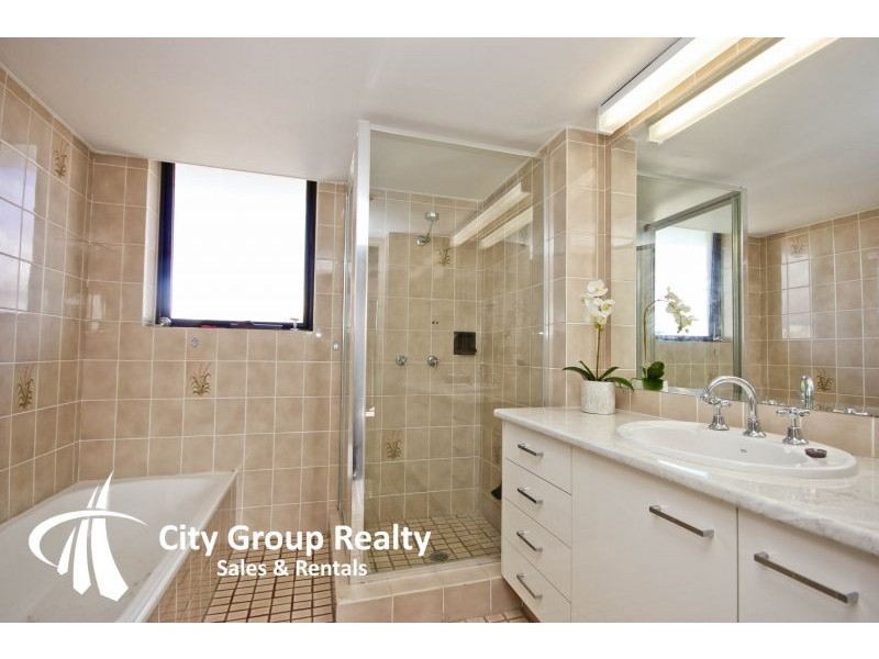 4 Thornton Street, Surfers Paradise QLD 4217