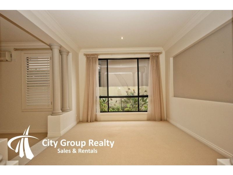 119 Edinburgh Road, Benowa Waters QLD 4217