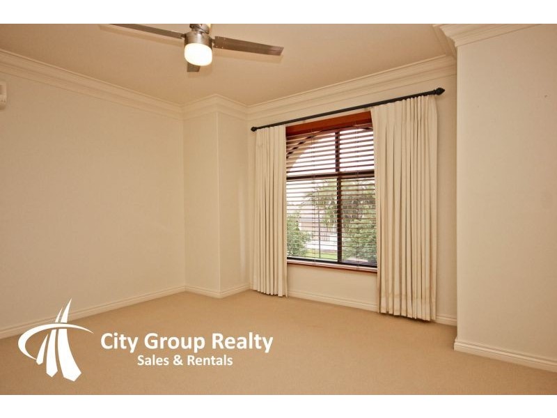 119 Edinburgh Road, Benowa Waters QLD 4217