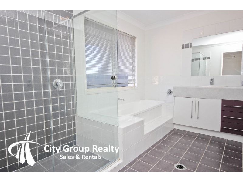 23 Majorca Crescent, Varsity Lakes QLD 4227