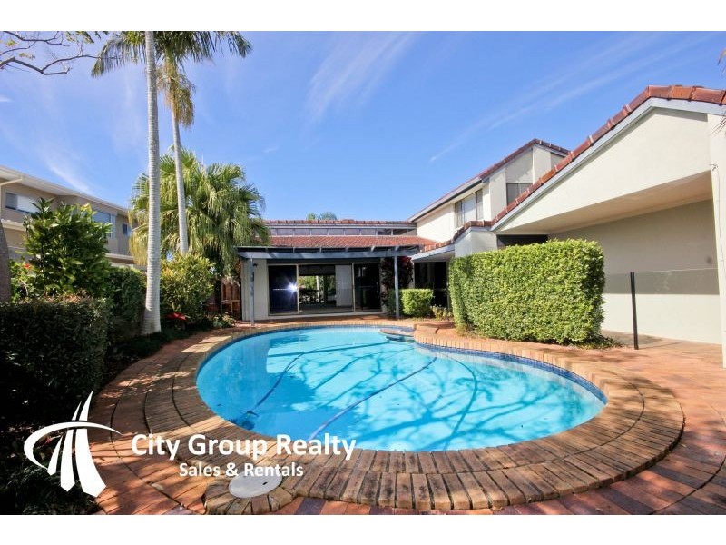 12 Emu Court, Sorrento QLD 4217