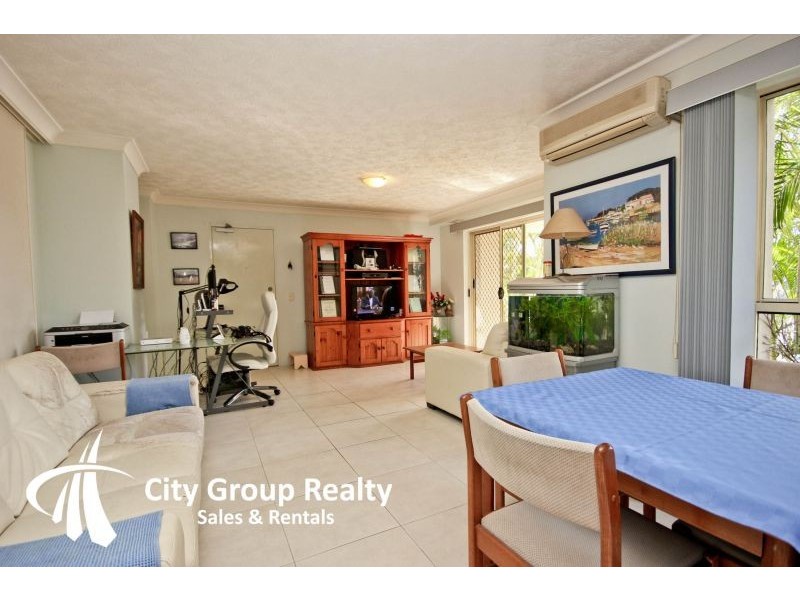 2 Mountainview Ave, Miami QLD 4220