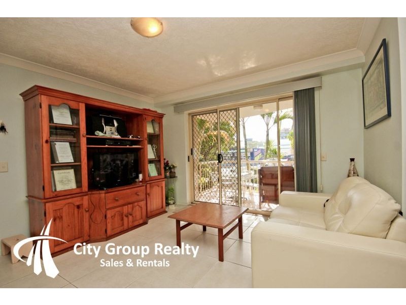 2 Mountainview Ave, Miami QLD 4220